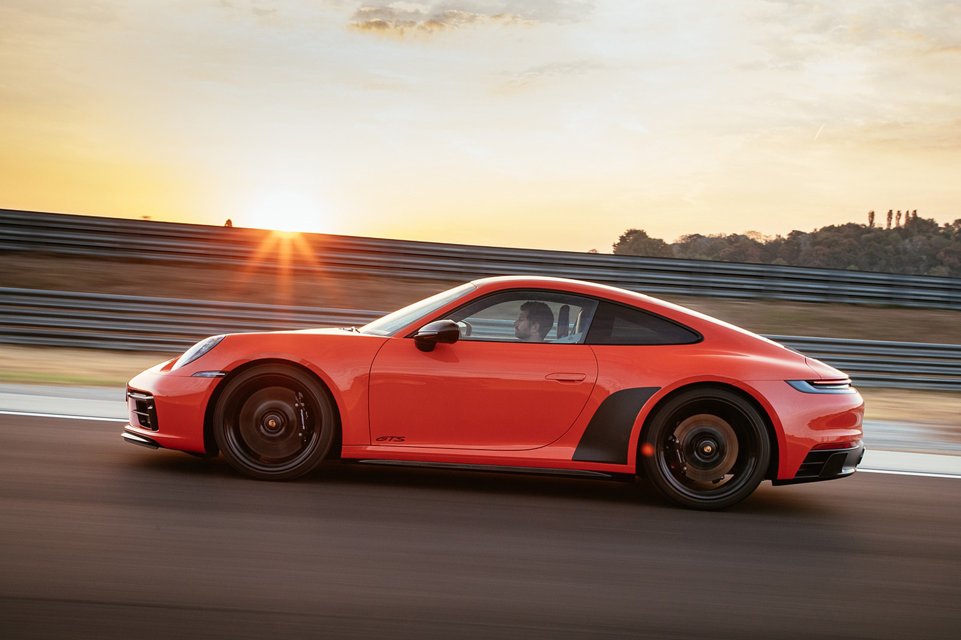 Download 2022 Porsche 911 Carrera 4 GTS - Side HD Wallpaper 1921x1280 #26
