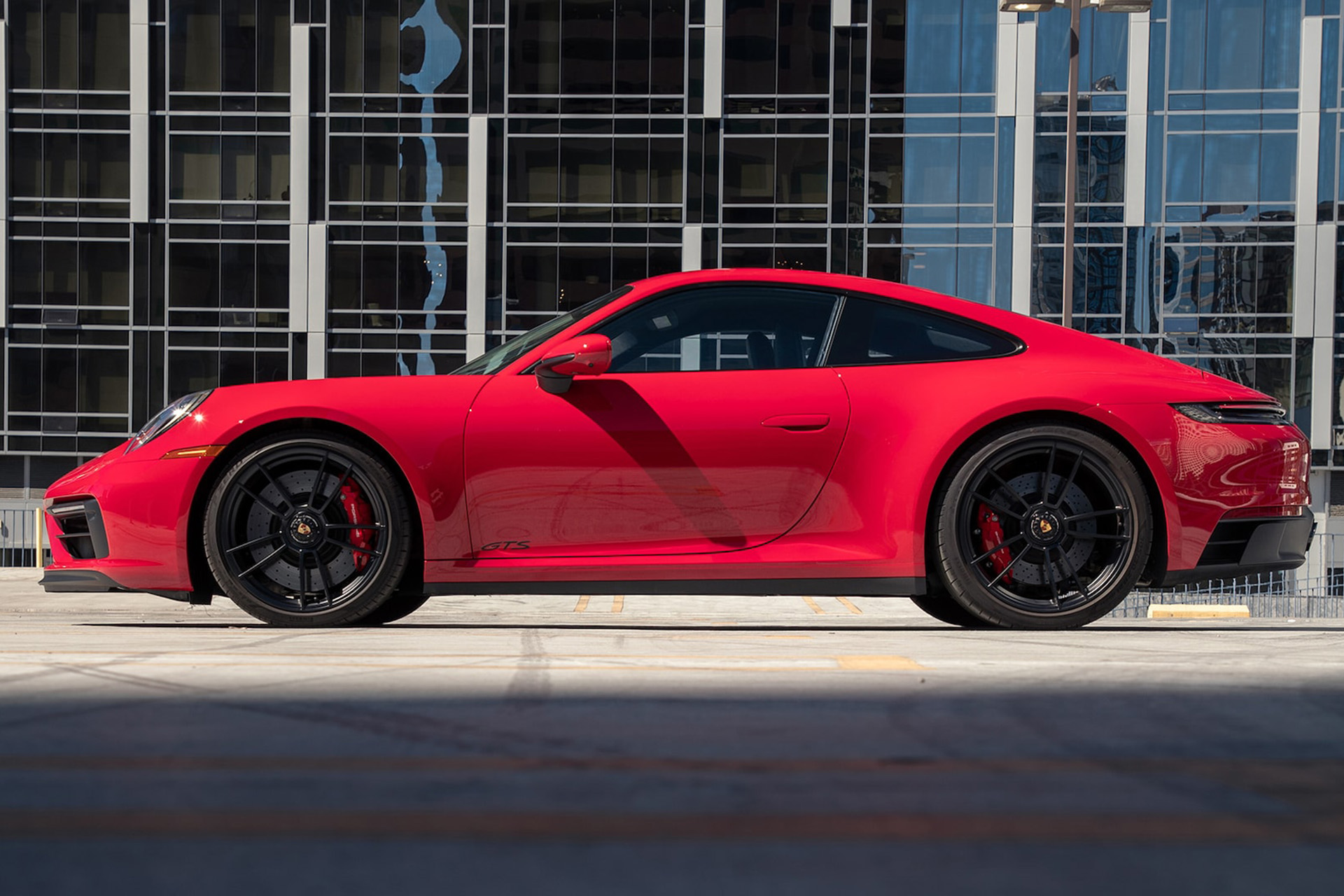 Download 2022 Porsche 911 Carrera 4 GTS - Side HD Wallpaper 1920x1280 #79