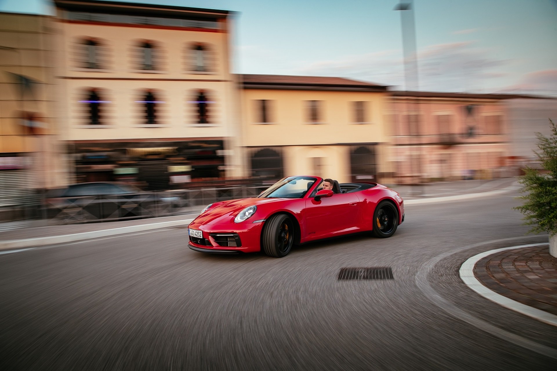 Download 2022 Porsche 911 Carrera GTS Cabriolet - Front Three-Quarter HD Wallpaper 1921x1280 #49