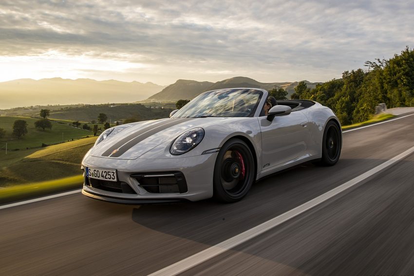 2022 Porsche 911 Carrera GTS Cabriolet - Front Three-Quarter Wallpaper 850x567 #22