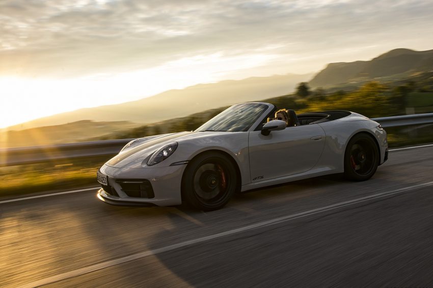 2022 Porsche 911 Carrera GTS Cabriolet - Front Three-Quarter Wallpaper 850x567 #23