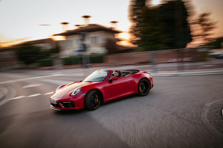 2022 Porsche 911 Carrera GTS Cabriolet - Front Three-Quarter Wallpaper 850x566 #50