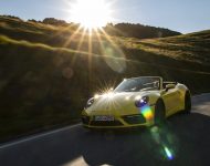 2022 Porsche 911 Carrera GTS Cabriolet - Front Three-Quarter Wallpaper 190x150