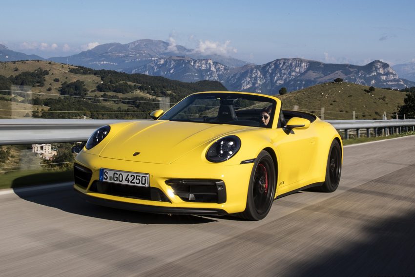 2022 Porsche 911 Carrera GTS Cabriolet - Front Three-Quarter Wallpaper 850x567 #1