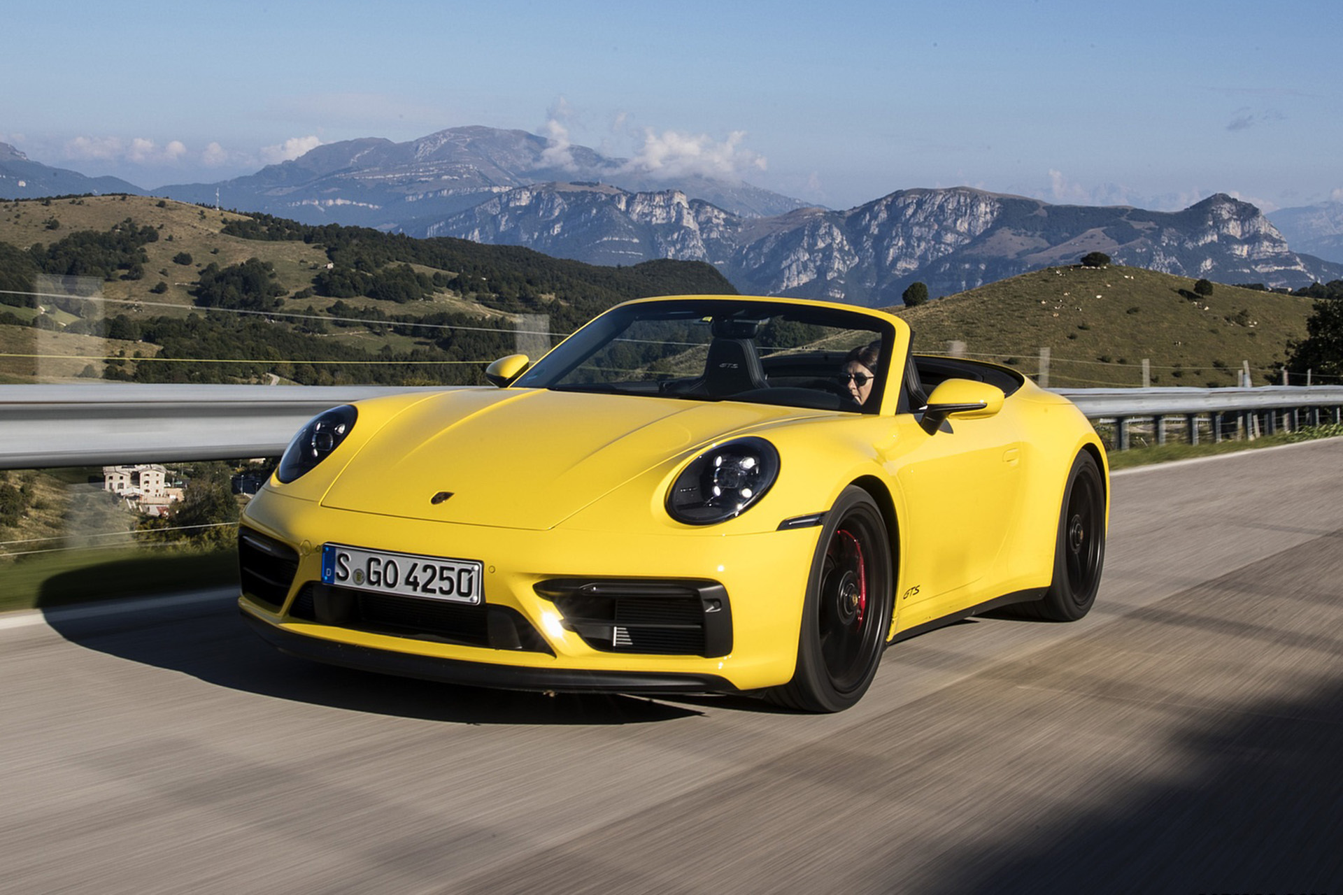 Download 2022 Porsche 911 Carrera GTS Cabriolet - Front Three-Quarter HD Wallpaper 1920x1280 #1
