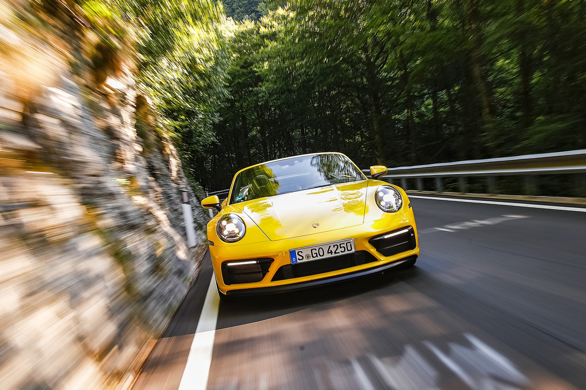 Download 2022 Porsche 911 Carrera GTS Cabriolet - Front HD Wallpaper 1920x1280 #5