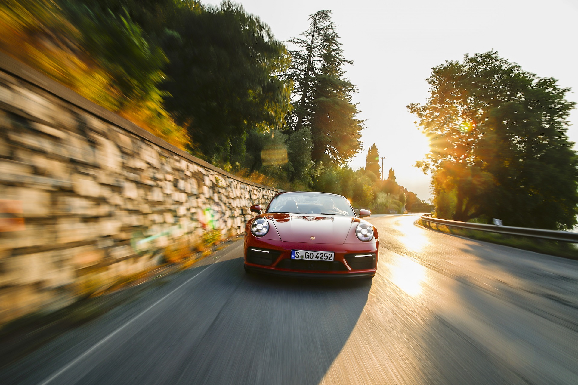 Download 2022 Porsche 911 Carrera GTS Cabriolet - Front HD Wallpaper 1921x1280 #32