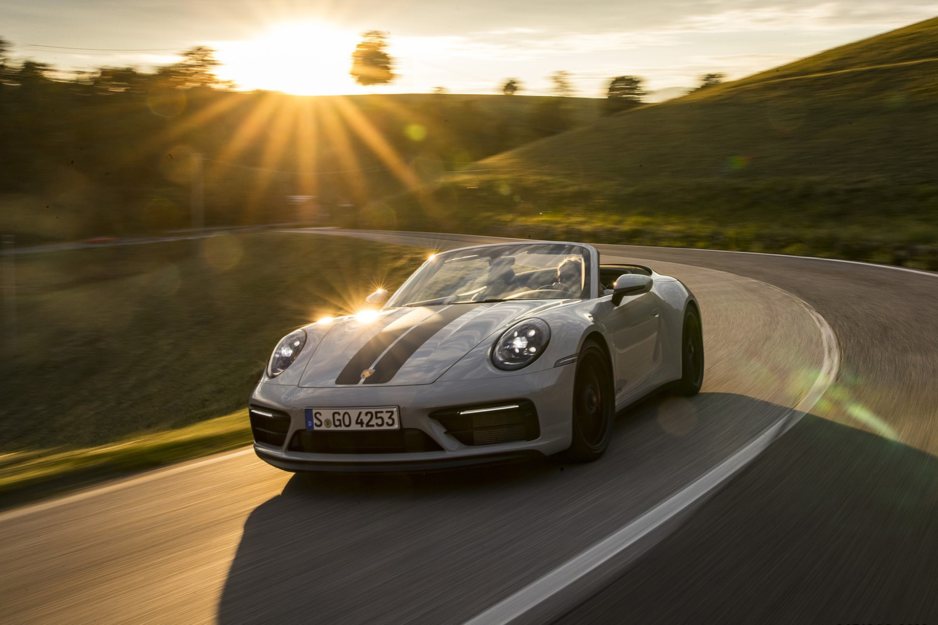 Download 2022 Porsche 911 Carrera GTS Cabriolet - Front HD Wallpaper 1920x1280 #25