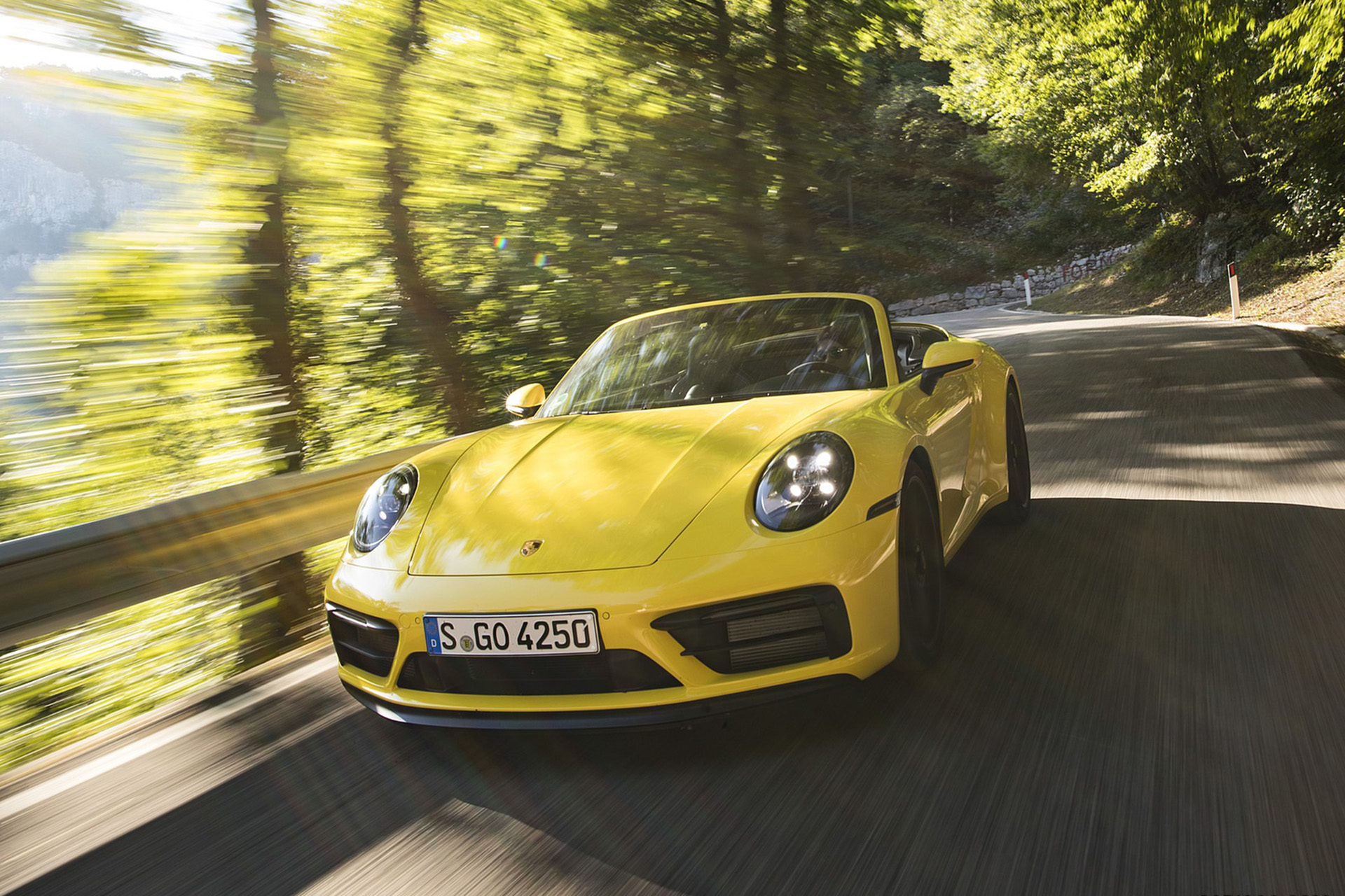 Download 2022 Porsche 911 Carrera GTS Cabriolet - Front HD Wallpaper 1920x1280 #4