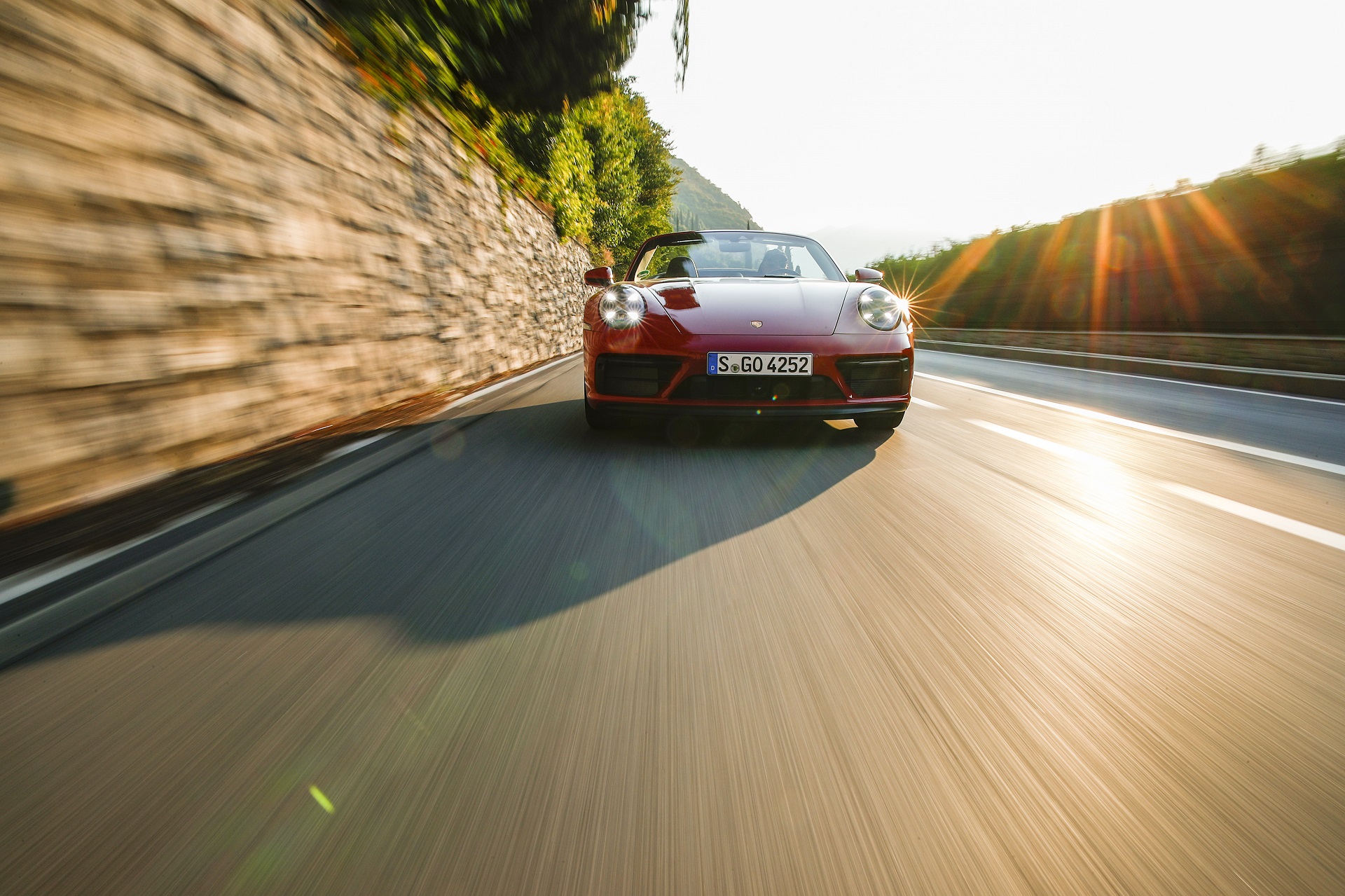 Download 2022 Porsche 911 Carrera GTS Cabriolet - Front HD Wallpaper 1920x1279 #33