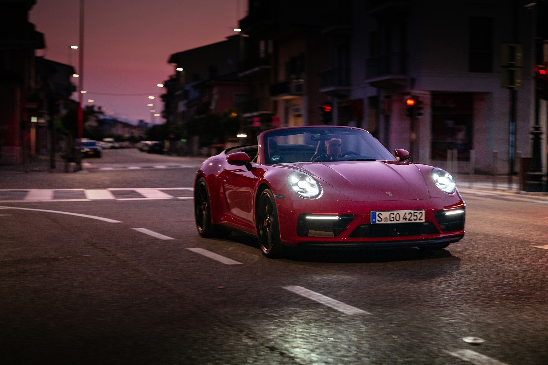 Download 2022 Porsche 911 Carrera GTS Cabriolet - Front HD Wallpaper 1921x1281 #56