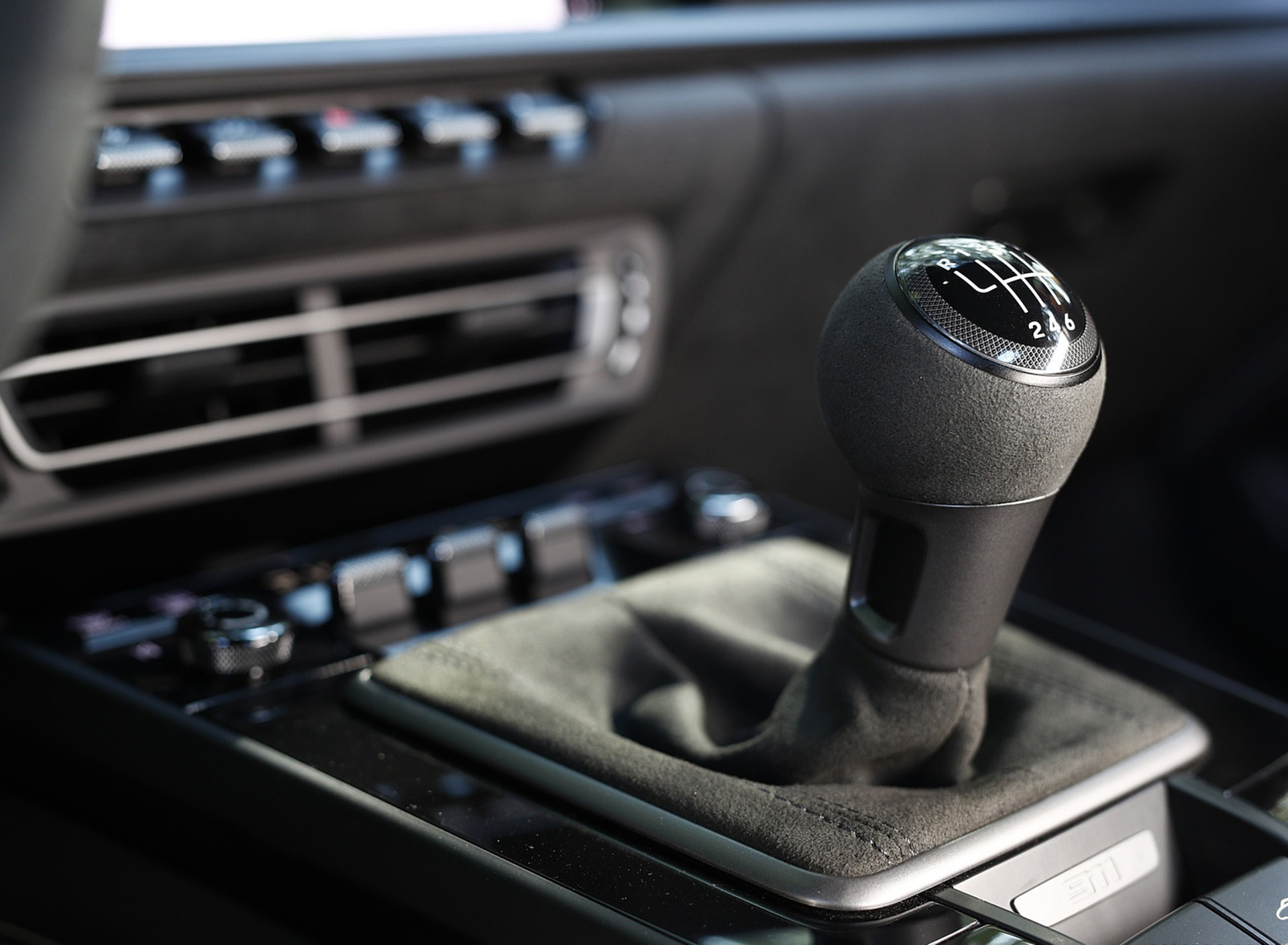 Download 2022 Porsche 911 Carrera GTS Cabriolet - Interior, Detail HD Wallpaper 1920x1409 #20