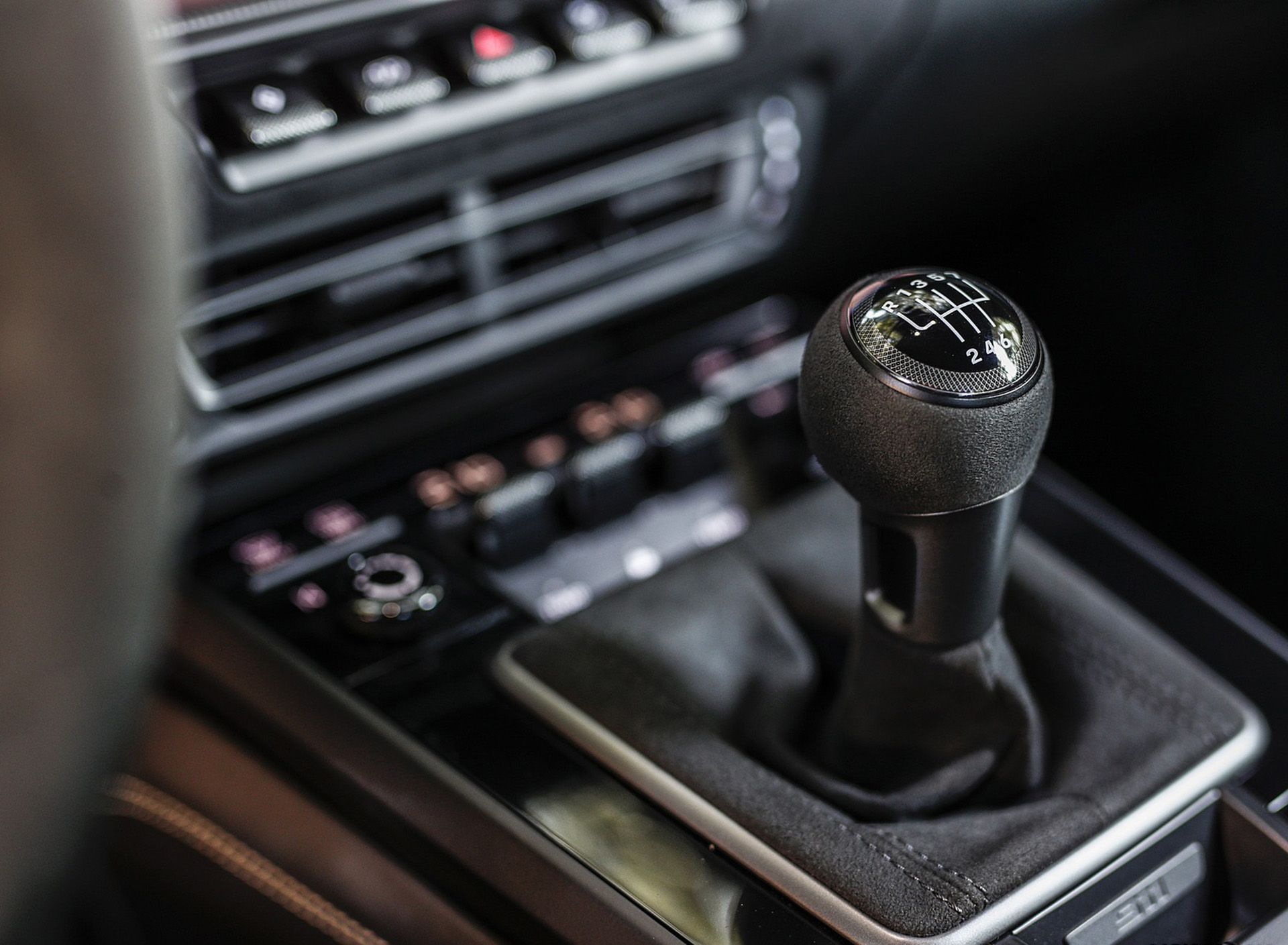 Download 2022 Porsche 911 Carrera GTS Cabriolet - Interior, Detail HD Wallpaper 1920x1409 #30