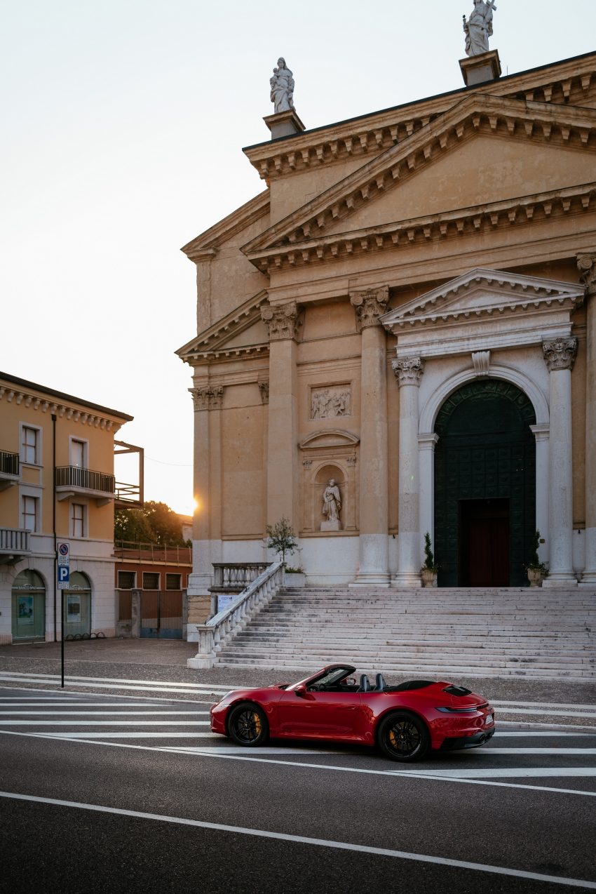 2022 Porsche 911 Carrera GTS Cabriolet - Side Phone Wallpaper 850x1274 #48