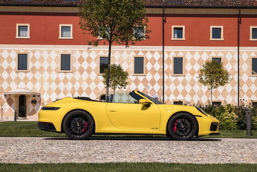 2022 Porsche 911 Carrera GTS Cabriolet - Side Wallpaper 850x567 #11