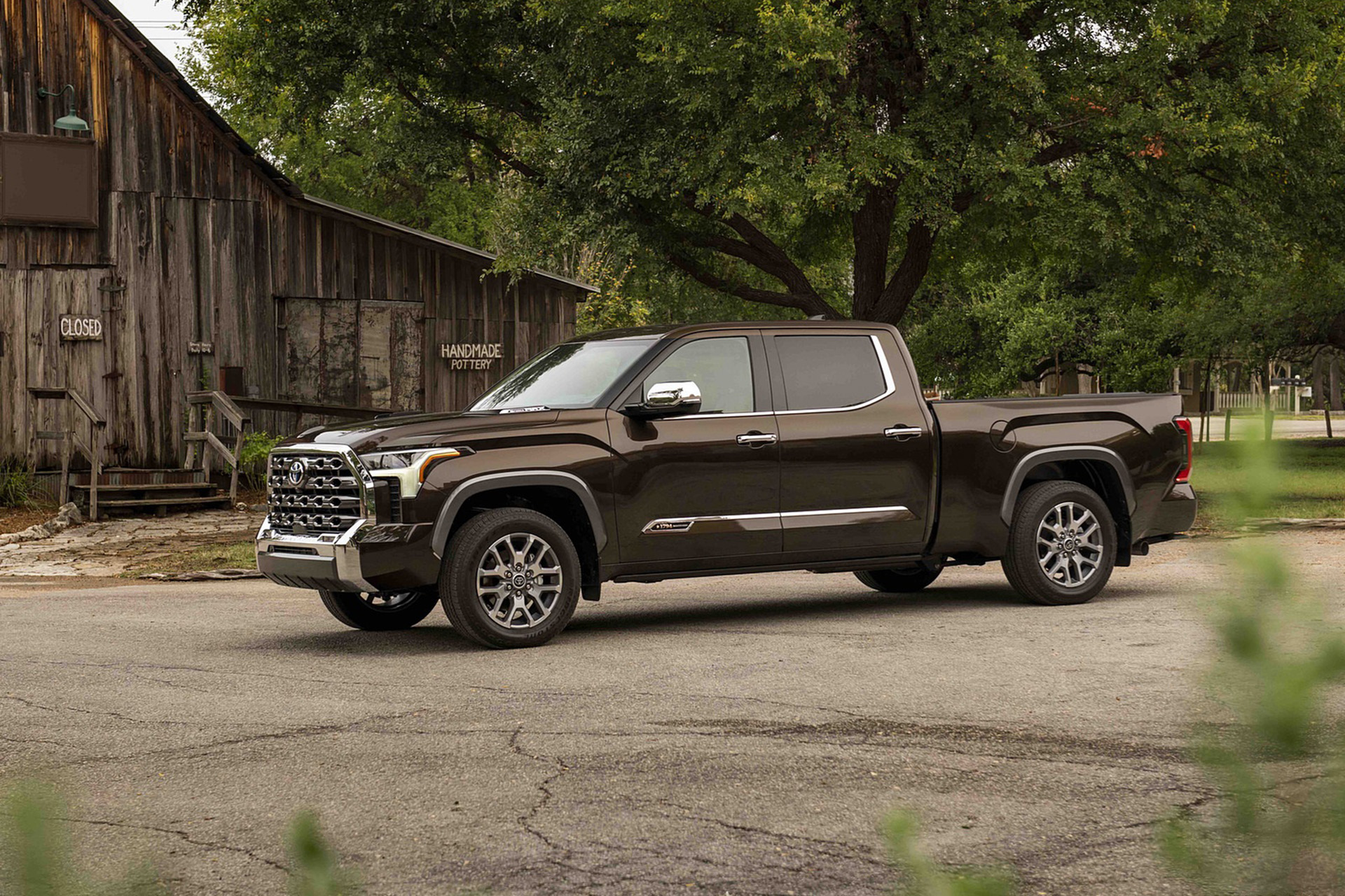 Download 2022 Toyota Tundra 1794 Edition - Front Three-Quarter HD Wallpaper 1920x1280 #4