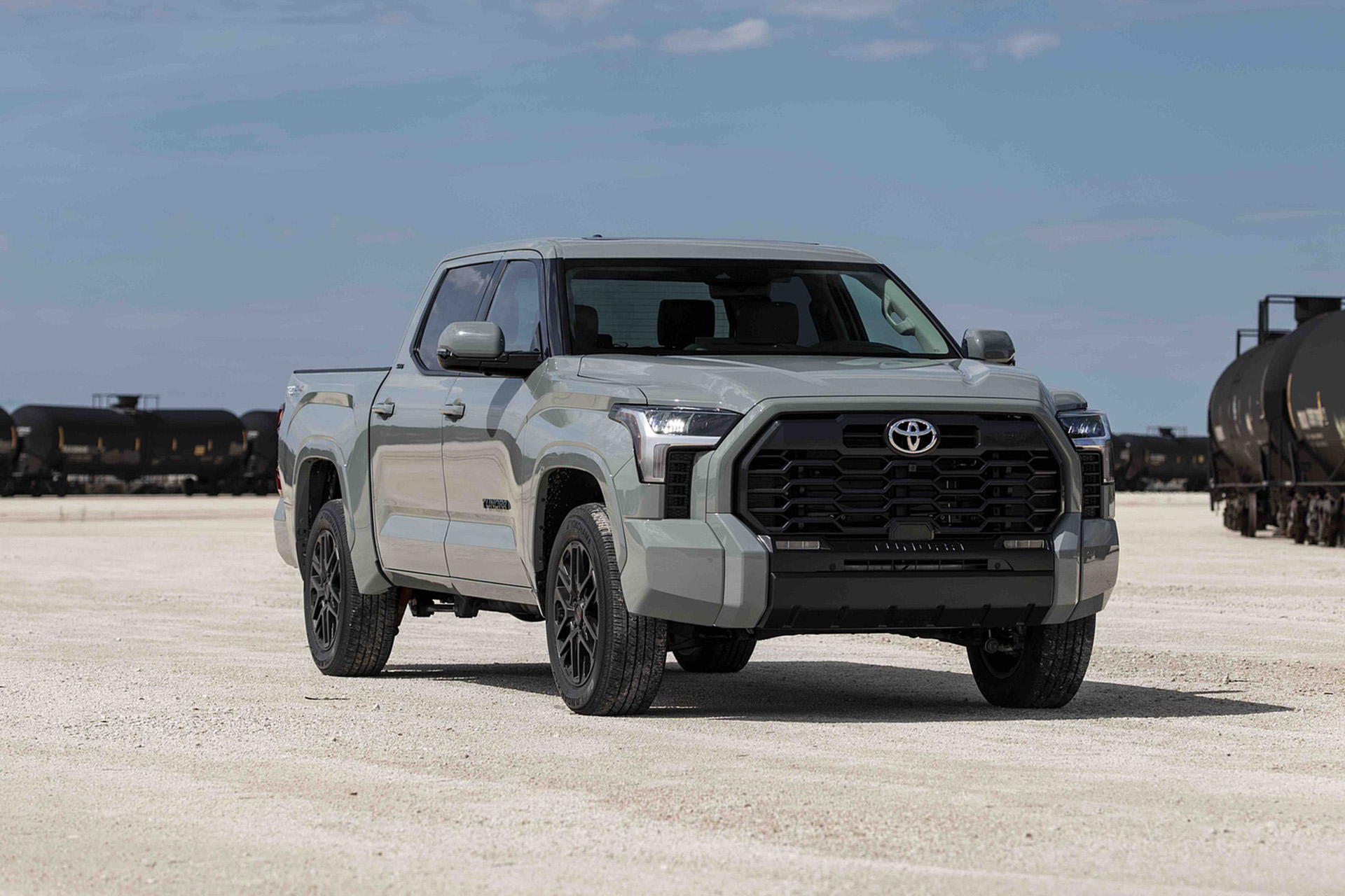 Download 2022 Toyota Tundra SR5 TRD Sport - Front HD Wallpaper 1920x1280 #4