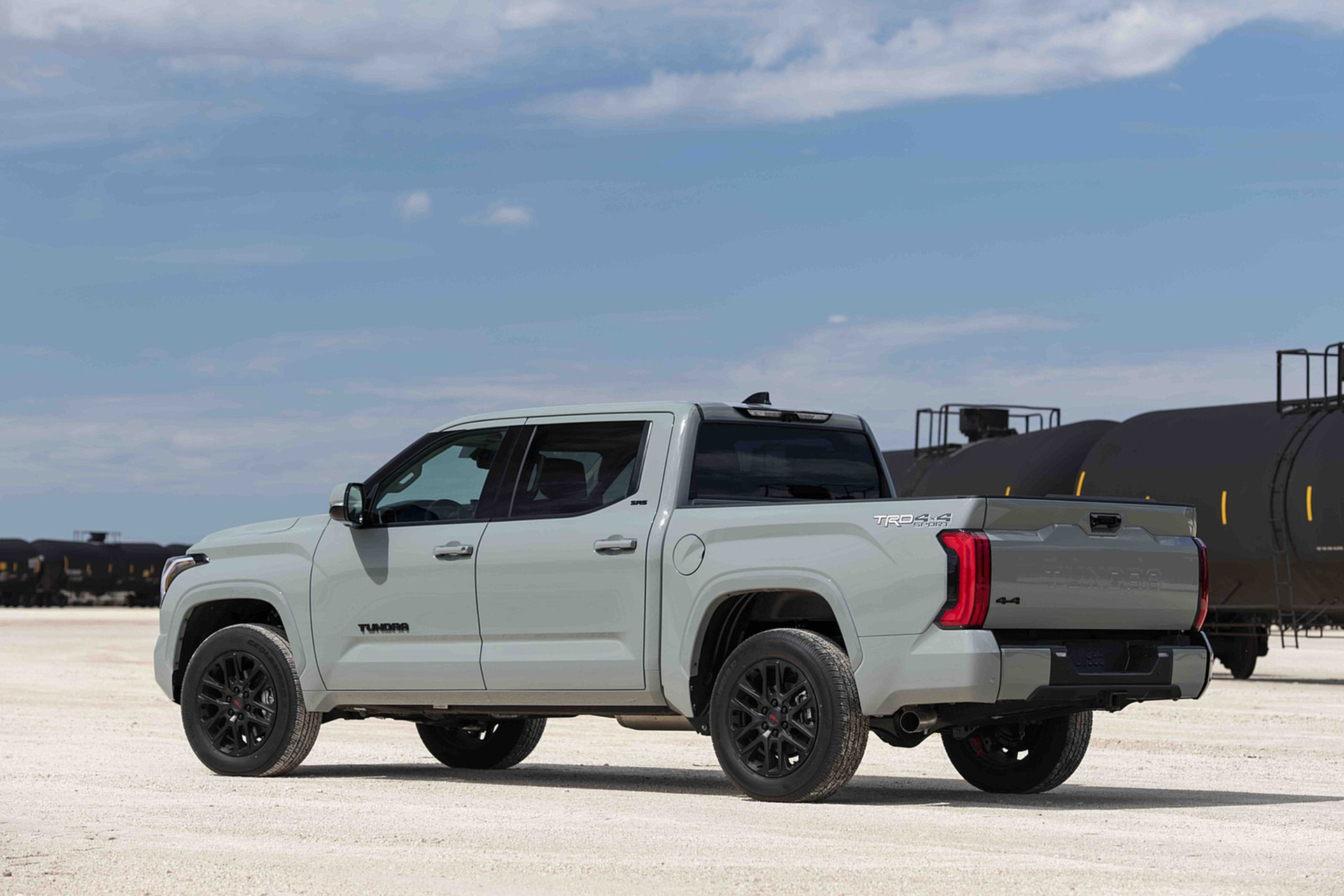 Download 2022 Toyota Tundra SR5 TRD Sport - Rear Three-Quarter HD Wallpaper 1920x1280 #5