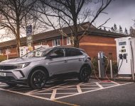 2022 Vauxhall Grandland GS Line - Charging Wallpaper 190x150