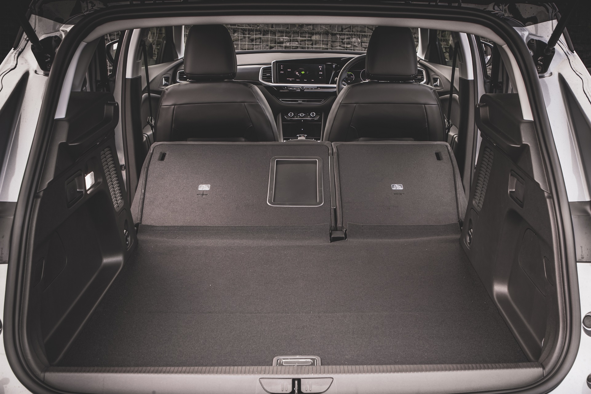 Download 2022 Vauxhall Grandland GS Line - Trunk HD Wallpaper 1921x1280 #62