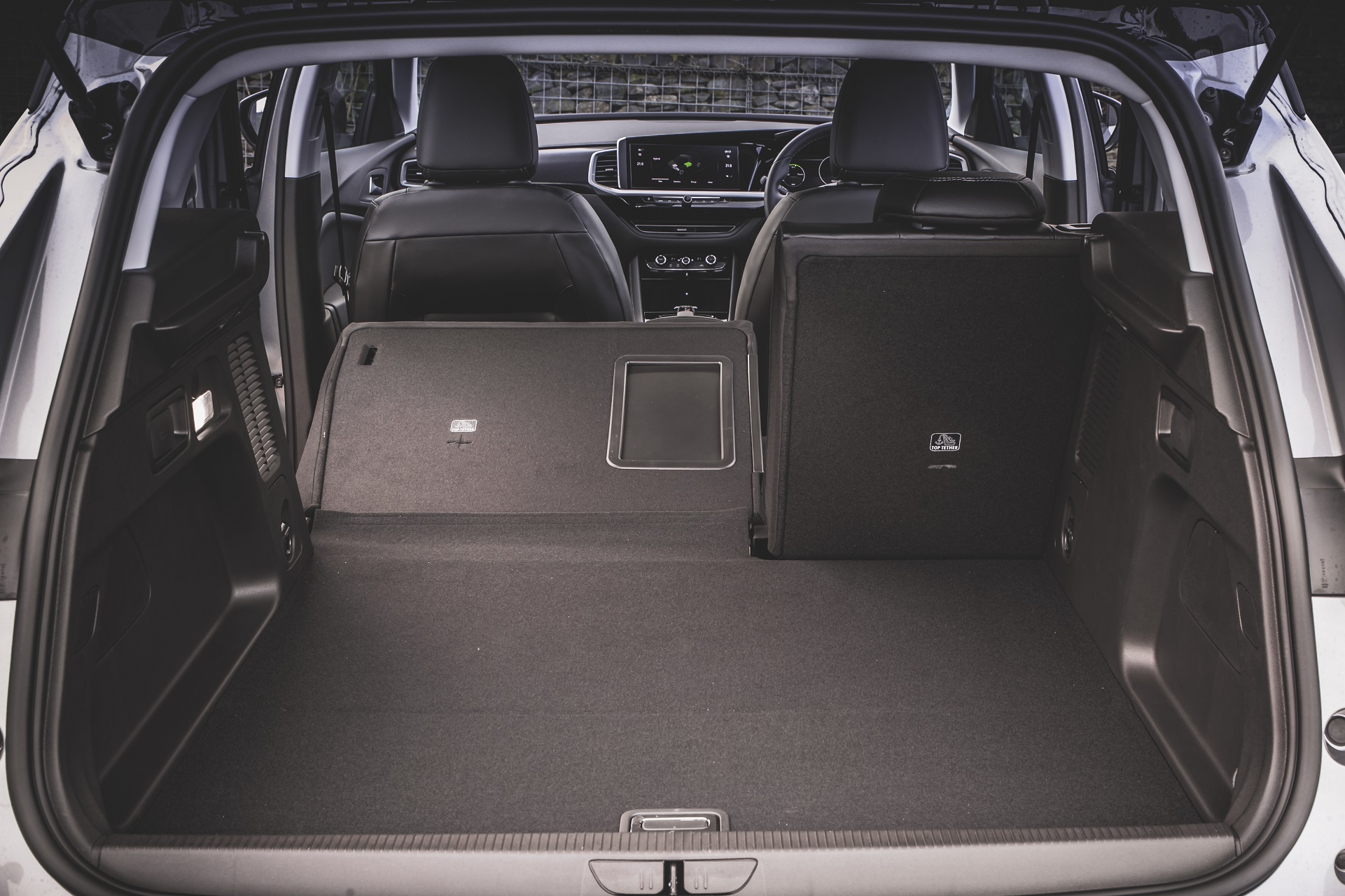 Download 2022 Vauxhall Grandland GS Line - Trunk HD Wallpaper 1921x1280 #63