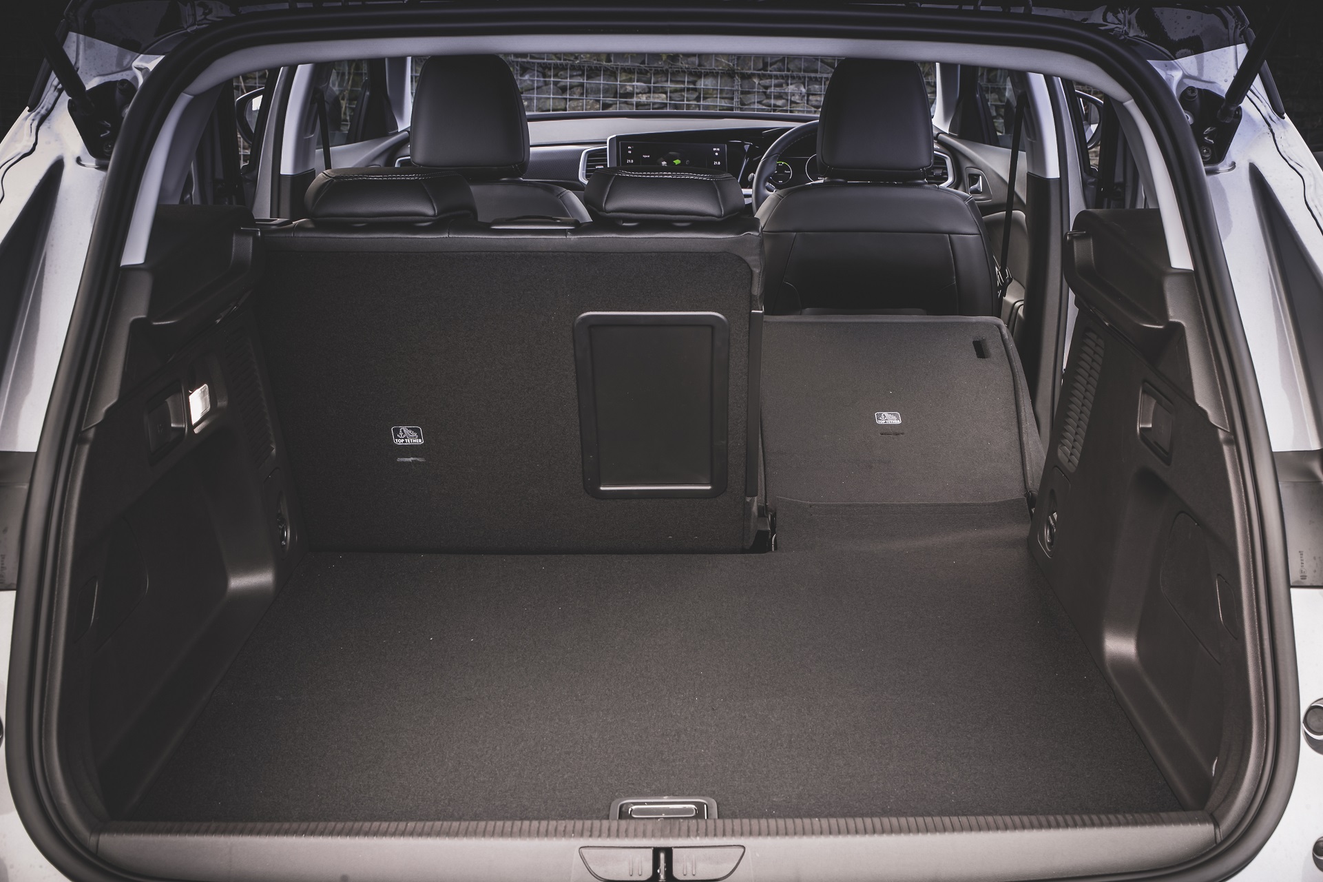 Download 2022 Vauxhall Grandland GS Line - Trunk HD Wallpaper 1921x1280 #65