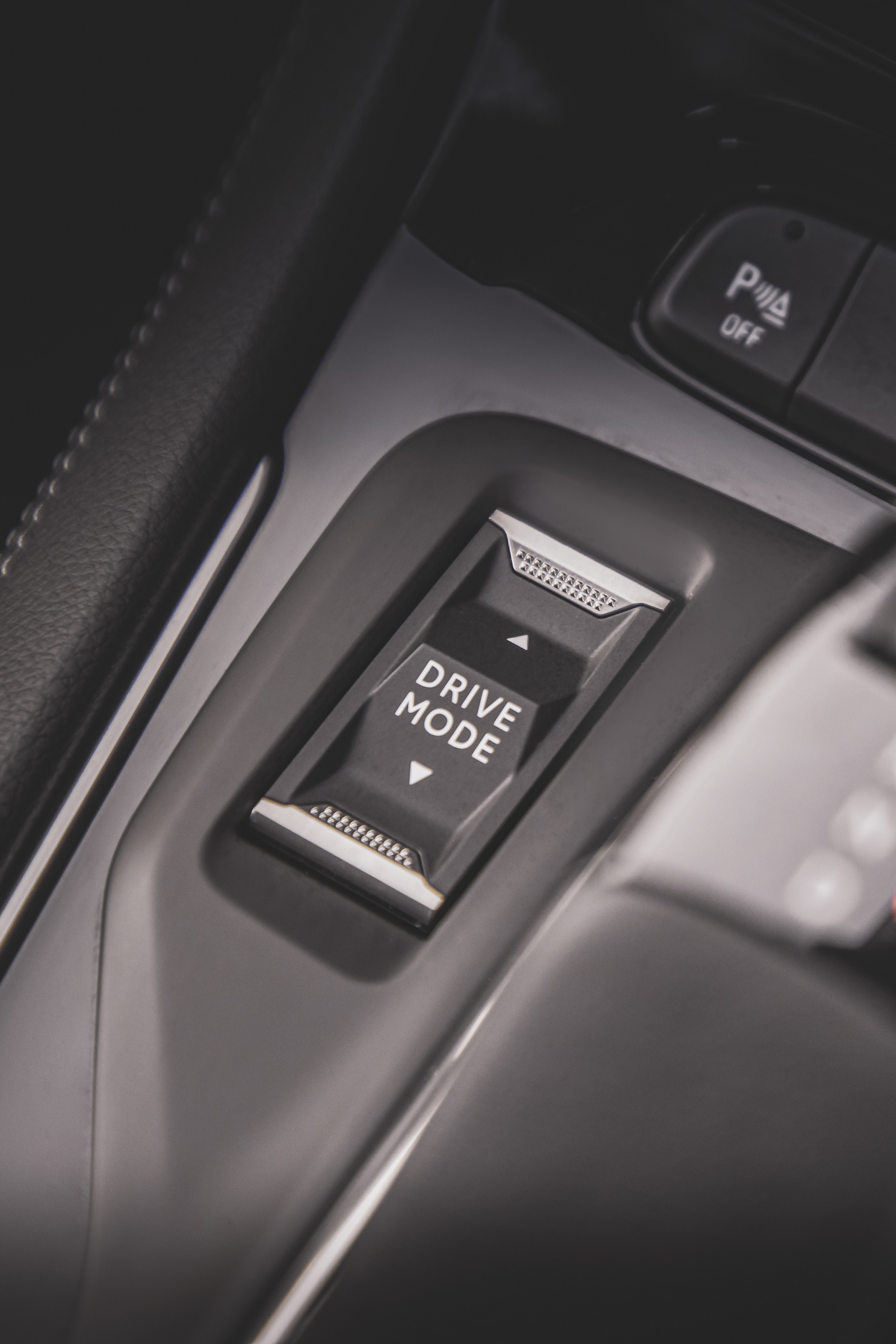 Download 2022 Vauxhall Grandland Ultimate - Interior, Detail HD Phone Wallpaper 1921x2881 #109
