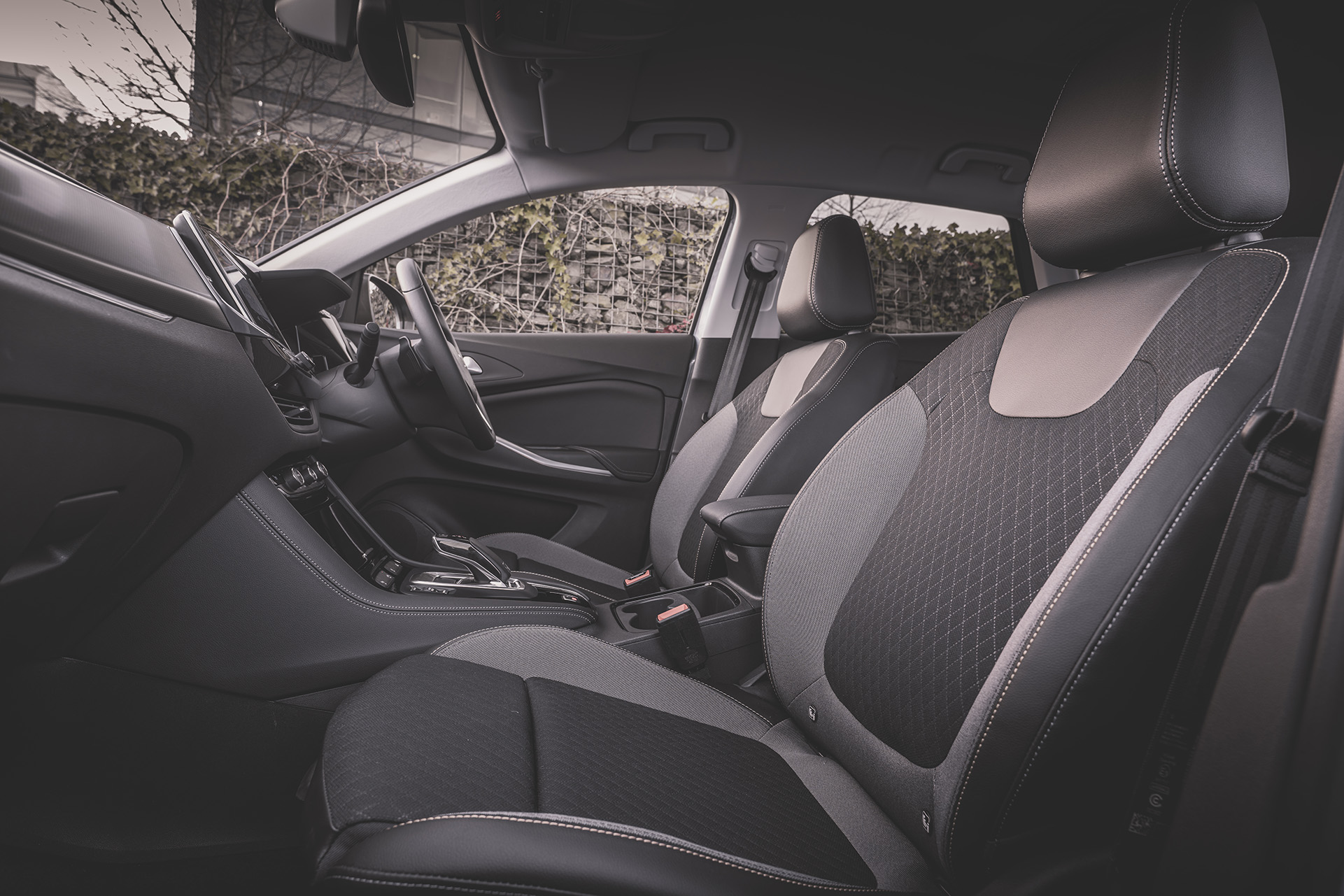 Download 2022 Vauxhall Grandland Ultimate - Interior, Front Seats HD Wallpaper 1921x1281 #89