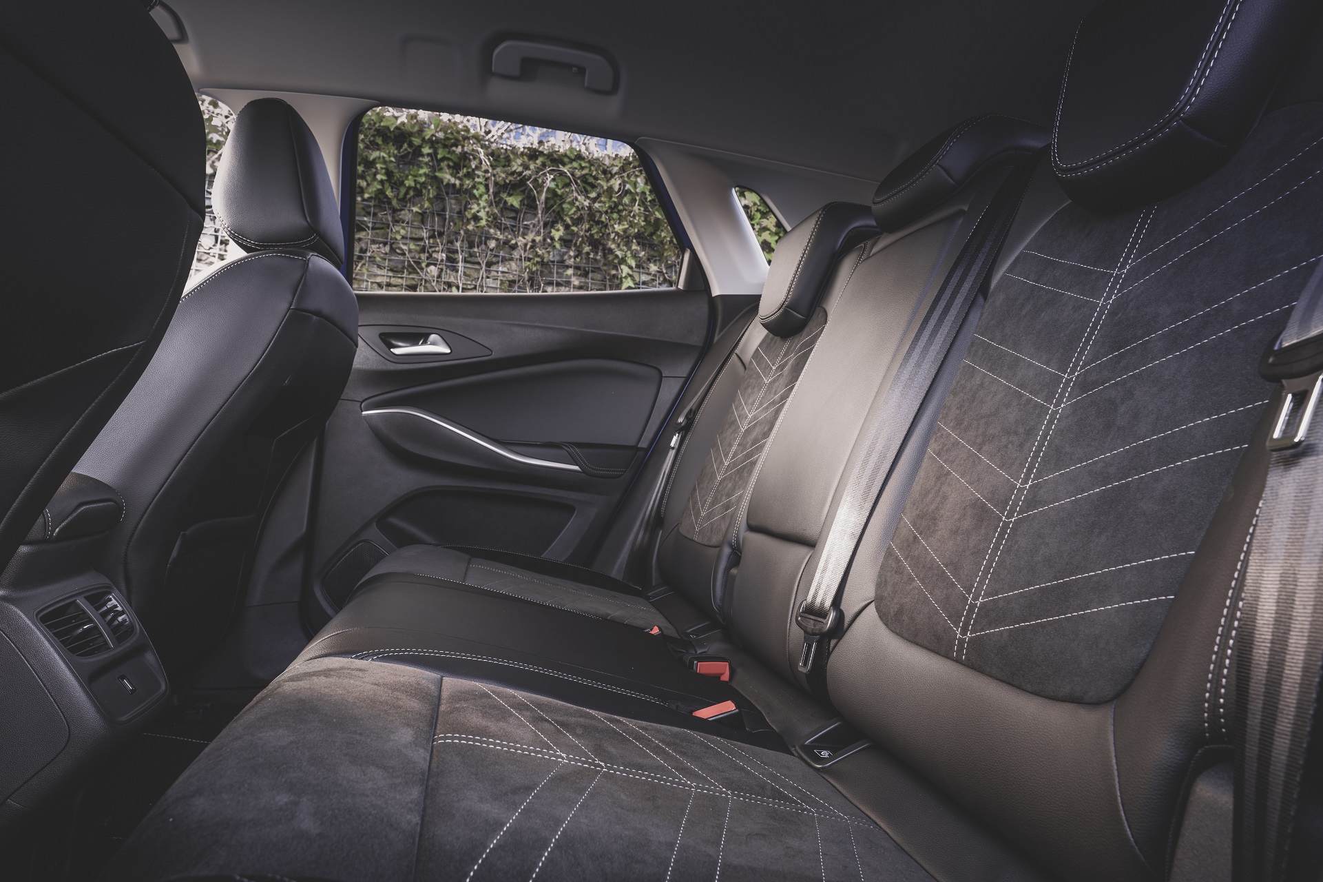 Download 2022 Vauxhall Grandland Ultimate - Interior, Rear Seats HD Wallpaper 1921x1280 #92