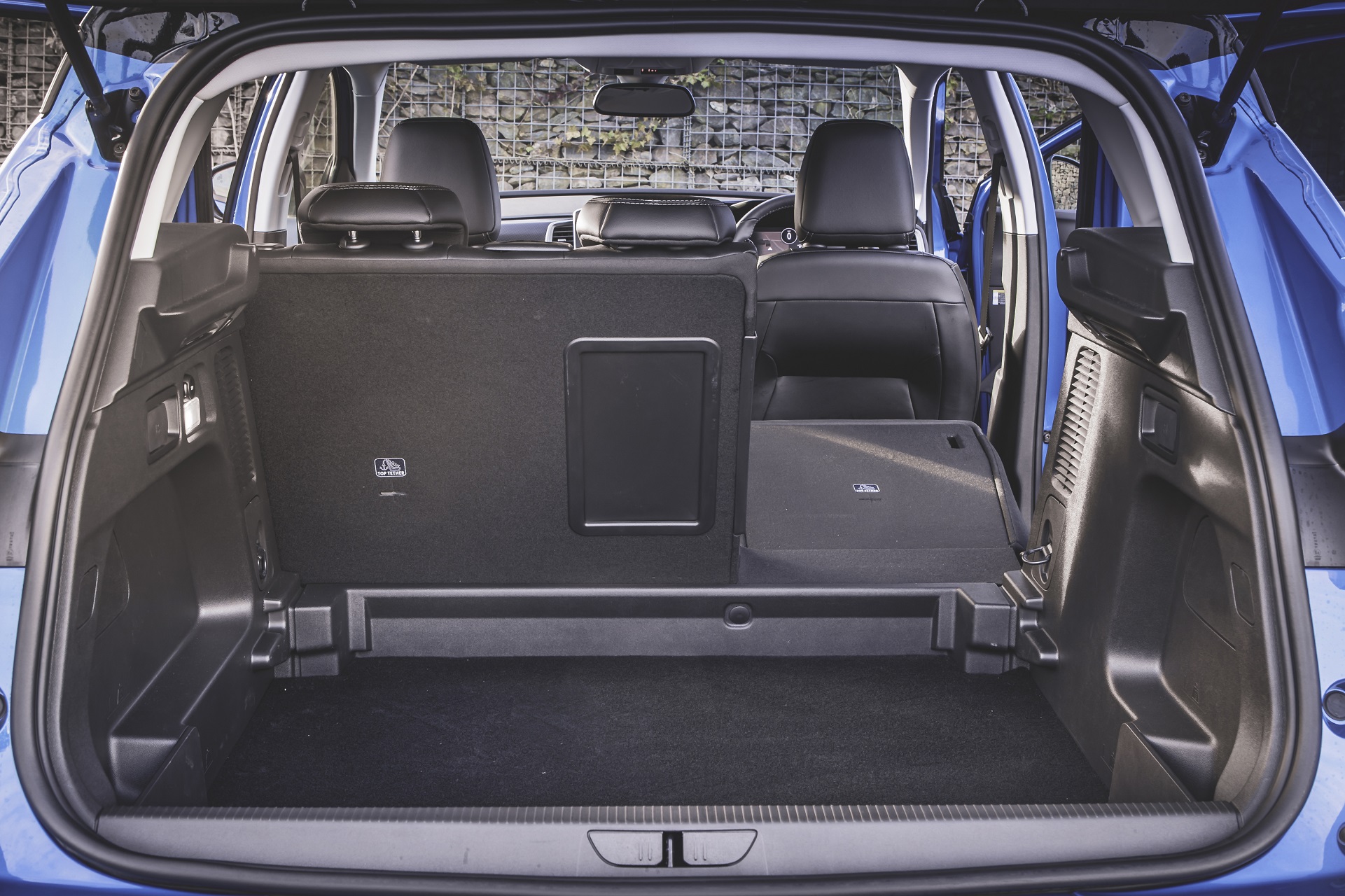 Download 2022 Vauxhall Grandland Ultimate - Trunk HD Wallpaper 1921x1280 #126