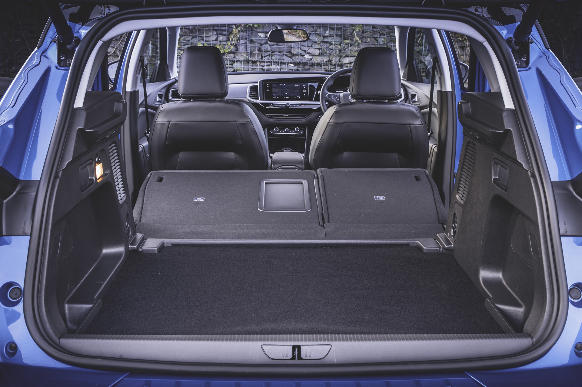 Download 2022 Vauxhall Grandland Ultimate - Trunk HD Wallpaper 1921x1280 #134