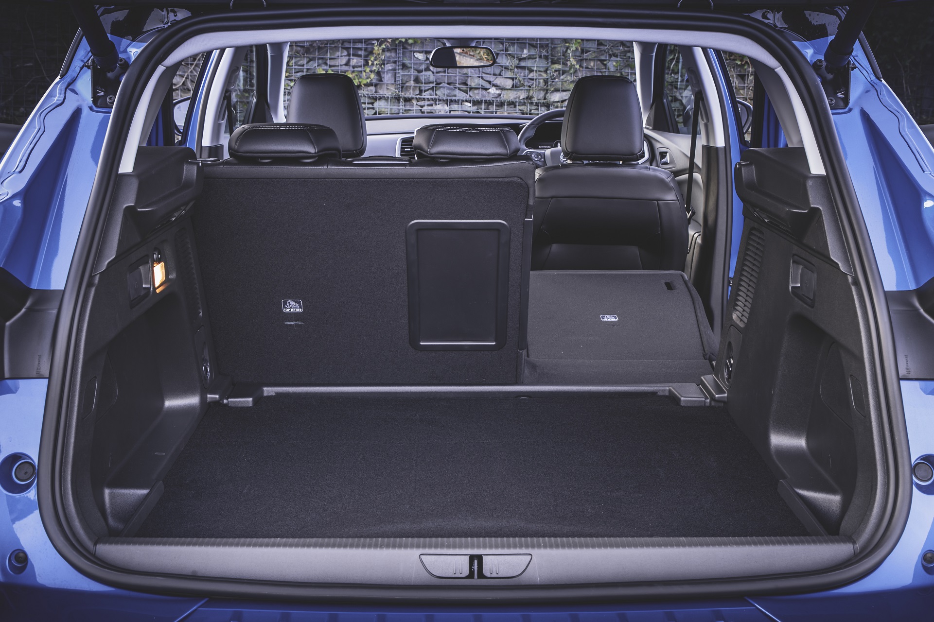 Download 2022 Vauxhall Grandland Ultimate - Trunk HD Wallpaper 1921x1280 #133