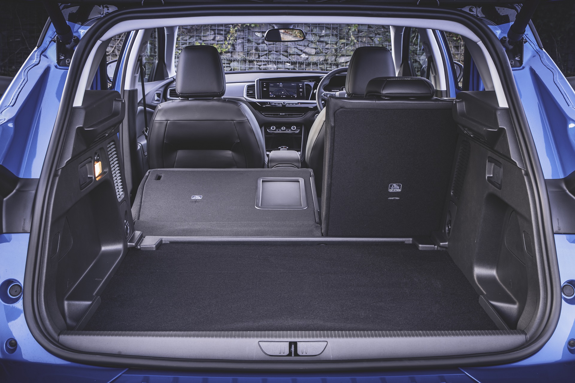 Download 2022 Vauxhall Grandland Ultimate - Trunk HD Wallpaper 1921x1280 #131