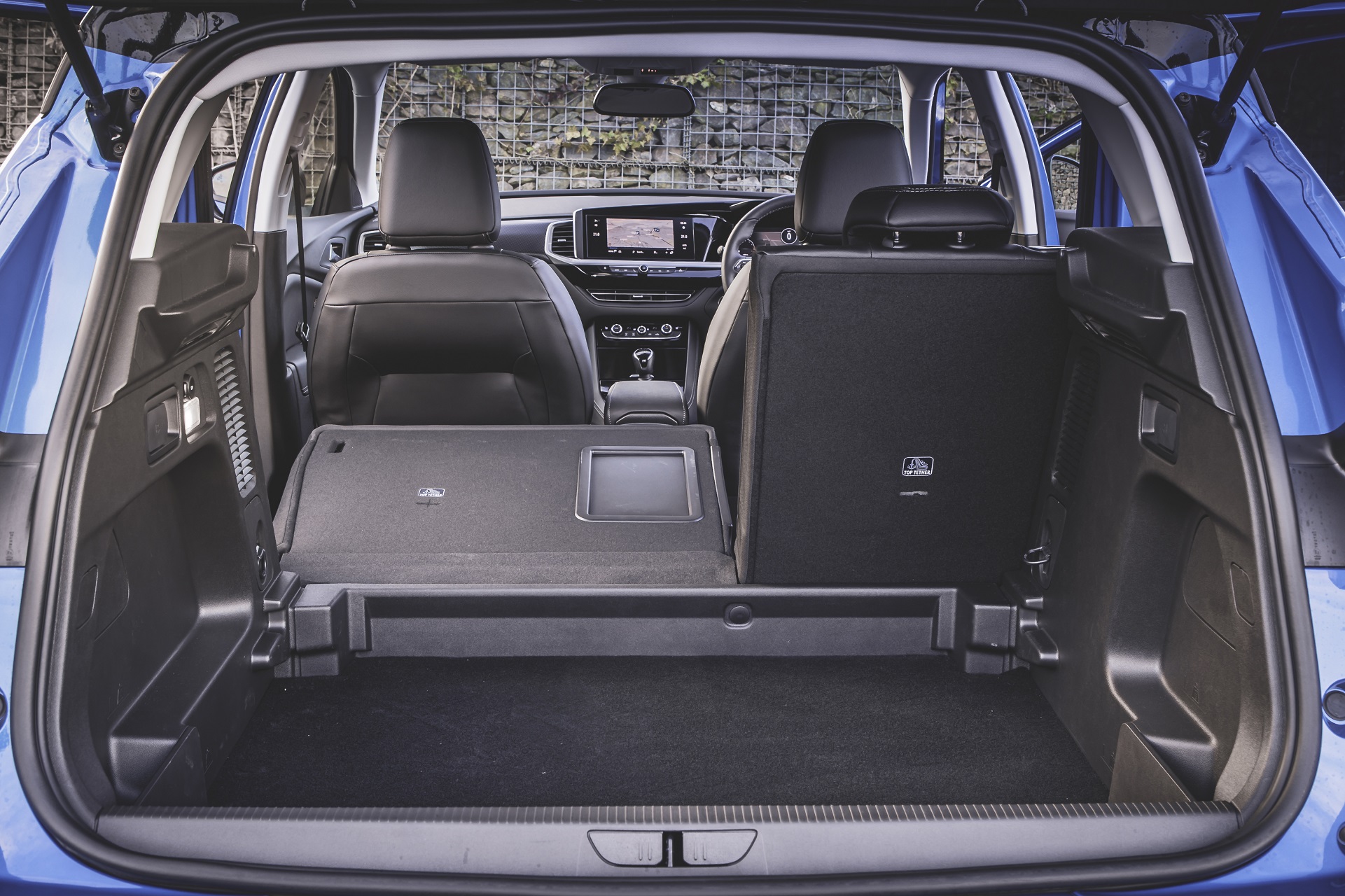 Download 2022 Vauxhall Grandland Ultimate - Trunk HD Wallpaper 1921x1280 #128