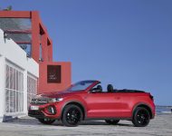 2022 Volkswagen T-Roc Cabriolet - Front Three-Quarter Wallpaper 190x150
