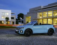 2022 Volkswagen T-Roc Cabriolet - Front Three-Quarter Wallpaper 190x150