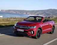 2022 Volkswagen T-Roc Cabriolet - Front Three-Quarter Wallpaper 190x150