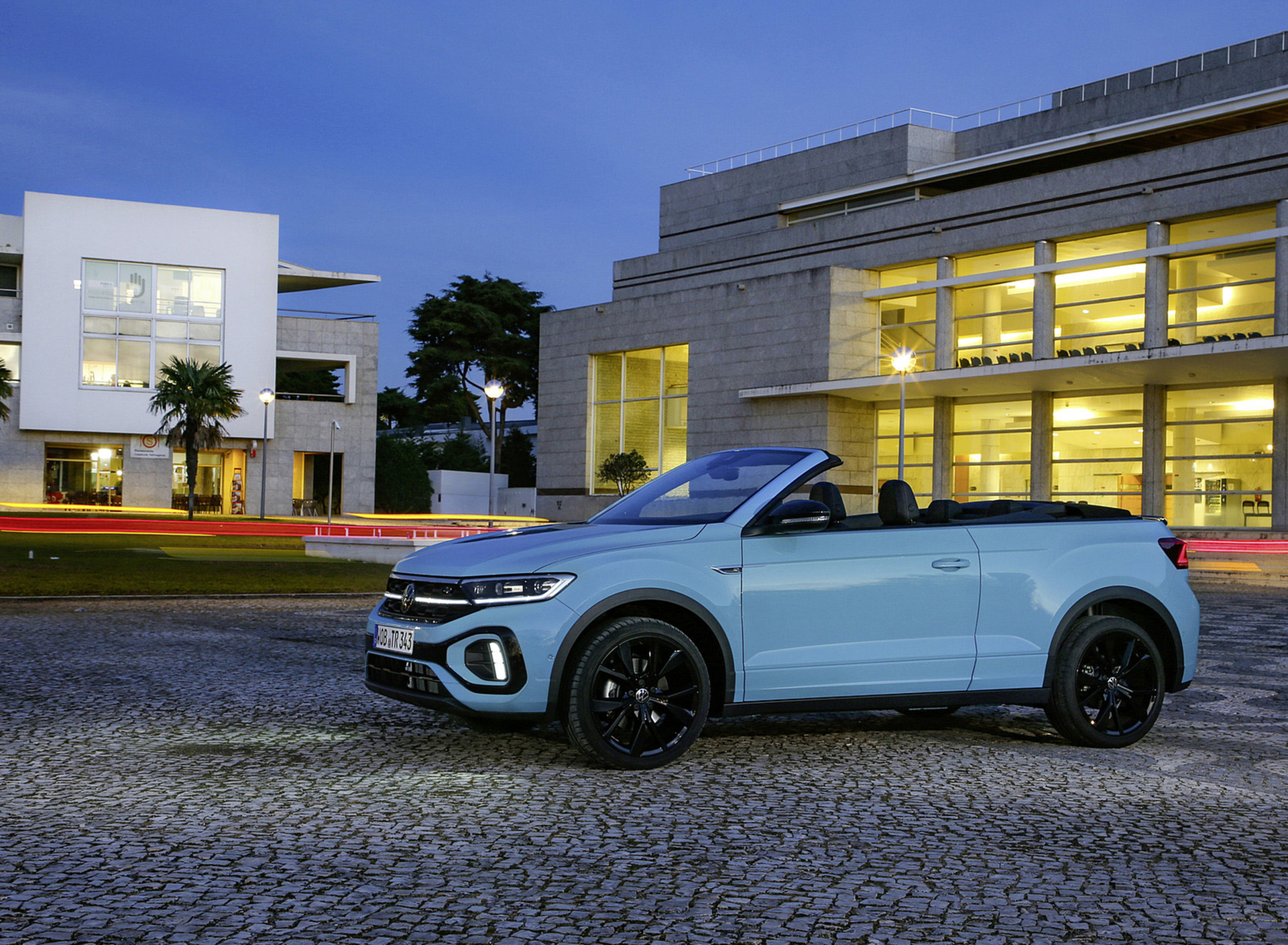 Download 2022 Volkswagen T-Roc Cabriolet - Front Three-Quarter HD Wallpaper 1921x1410 #28