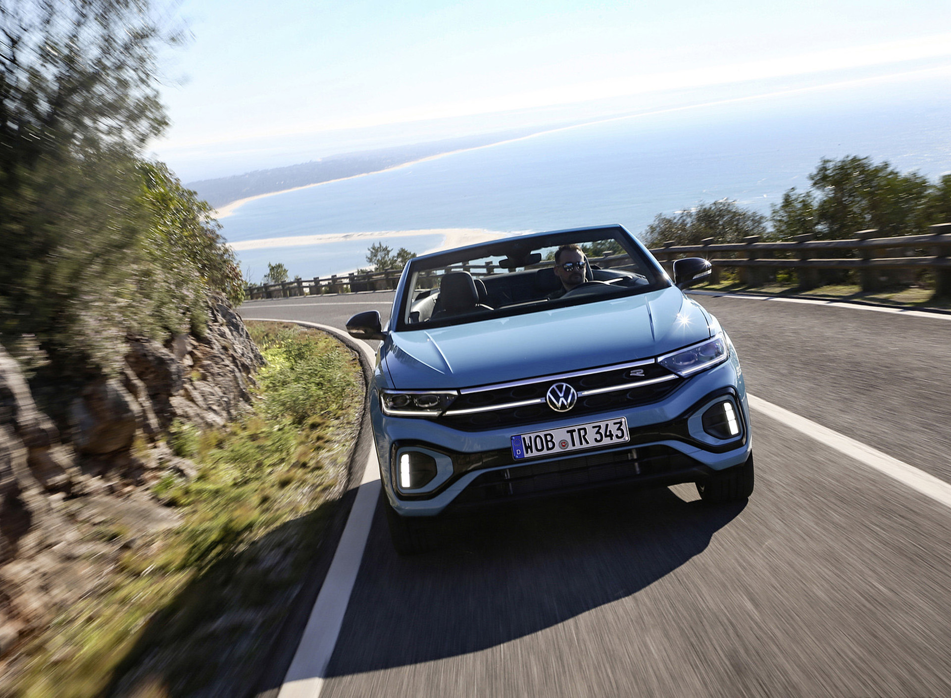 Download 2022 Volkswagen T-Roc Cabriolet - Front HD Wallpaper 1921x1410 #17