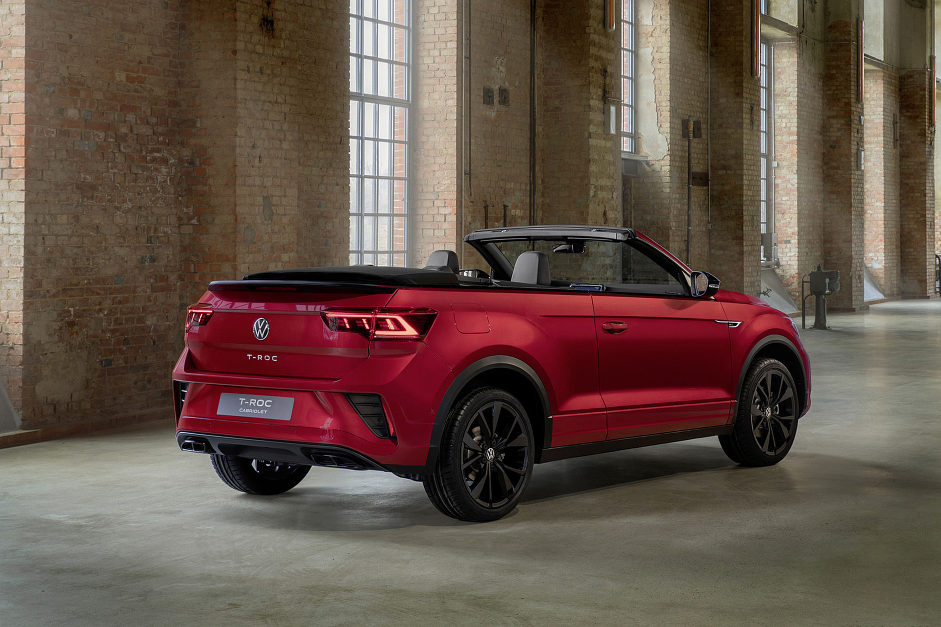 Download 2022 Volkswagen T-Roc Cabriolet - Rear Three-Quarter HD Wallpaper 1921x1281 #37