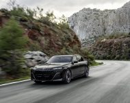 2023 BMW 760i xDrive - Front Three-Quarter Wallpaper 190x150