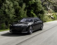 2023 BMW 760i xDrive - Front Three-Quarter Wallpaper 190x150
