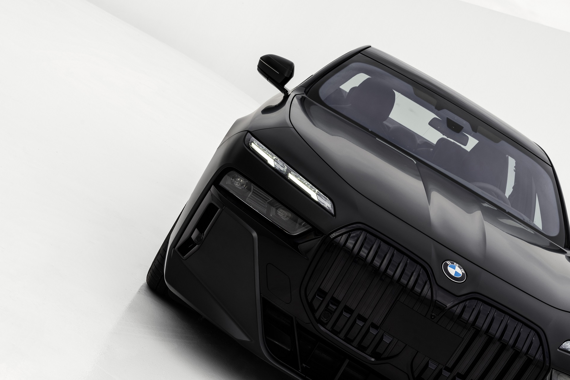 Download 2023 BMW 760i xDrive - Front HD Wallpaper 1921x1280 #26