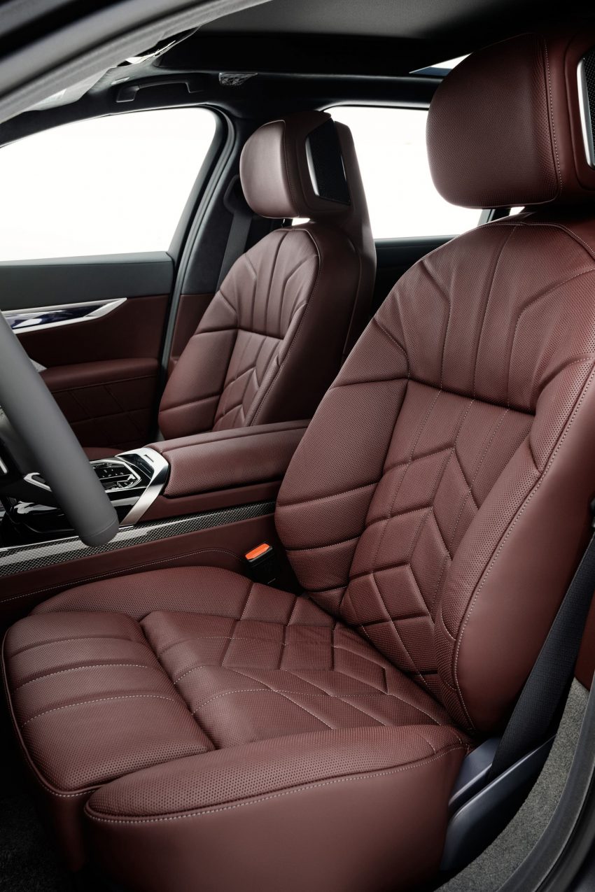 2023 BMW 760i xDrive - Interior, Front Seats Phone Wallpaper 850x1275 #37