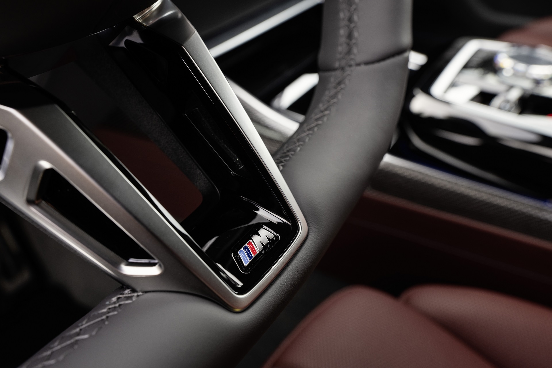 Download 2023 BMW 760i xDrive - Interior, Steering Wheel HD Wallpaper 1921x1280 #38