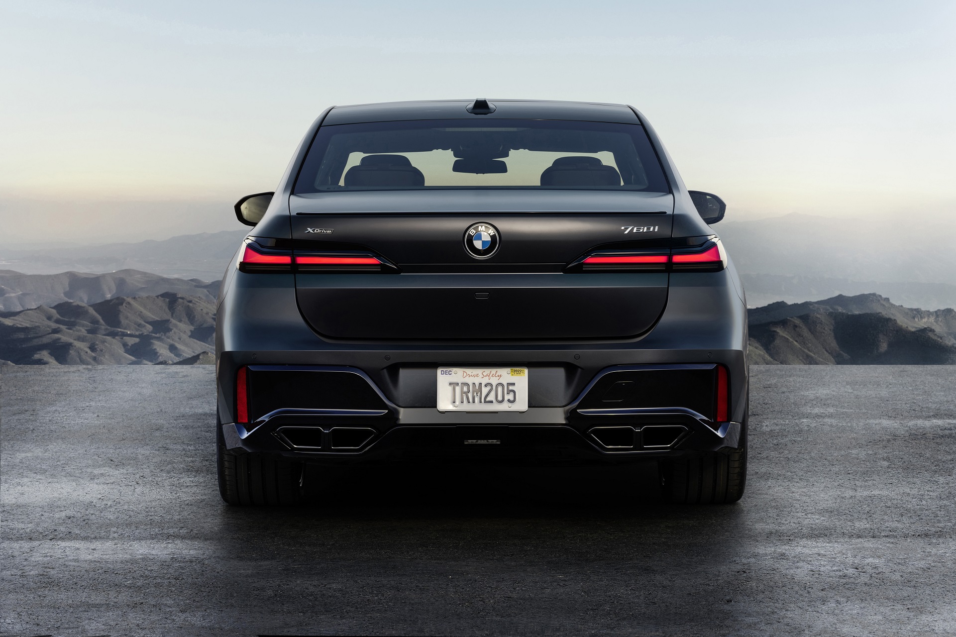 Download 2023 BMW 760i xDrive - Rear HD Wallpaper 1921x1280 #20