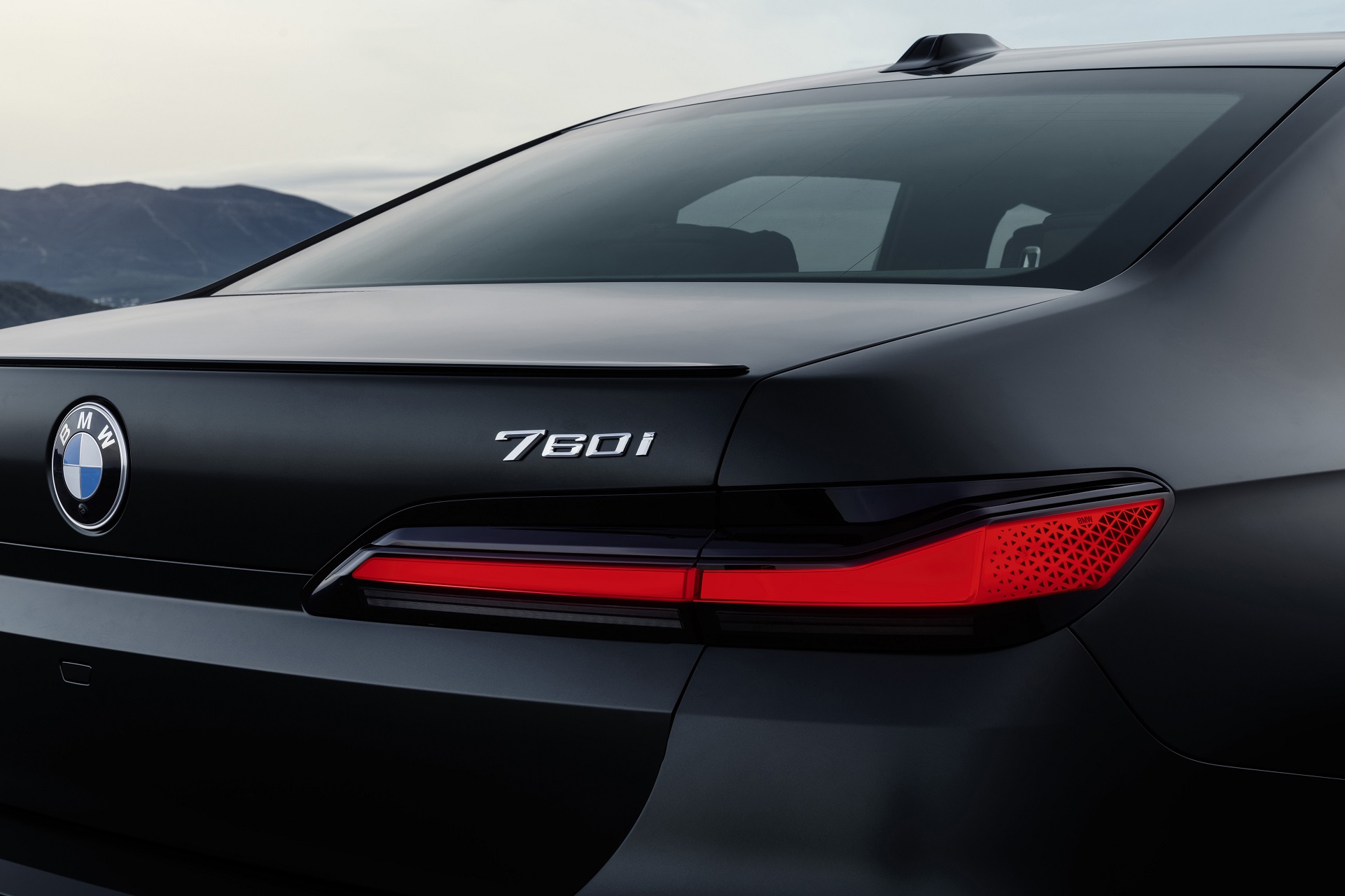 Download 2023 BMW 760i xDrive - Tail Light HD Wallpaper 1921x1280 #32