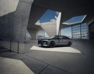 2023 BMW M760e xDrive - Front Three-Quarter Wallpaper 190x150