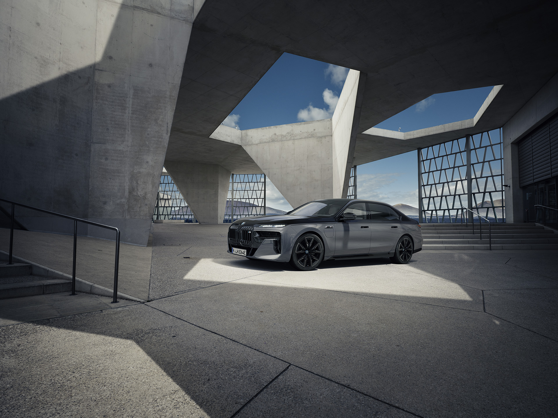 Download 2023 BMW M760e xDrive - Front Three-Quarter HD Wallpaper 1920x1440 #8