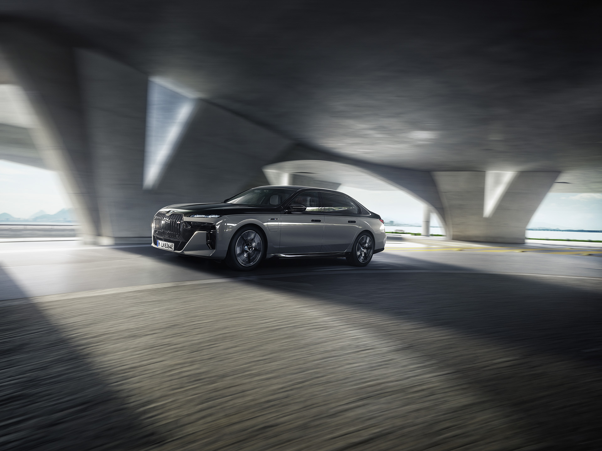 Download 2023 BMW M760e xDrive - Front Three-Quarter HD Wallpaper 1920x1440 #1